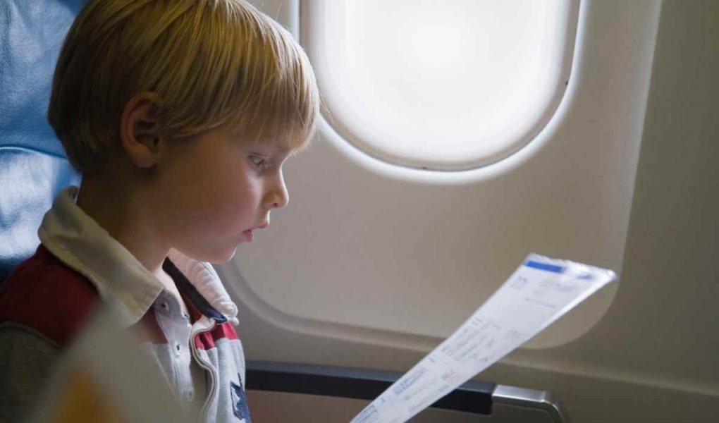 Os desafios de viajar com crianças no avião